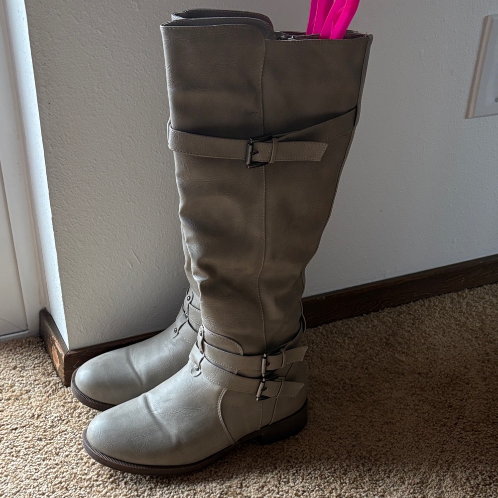 Stylish Gray Knee-High Boots - Picture 3 of 6